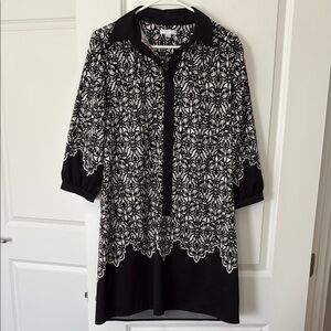 New York & Company Black and White Patterned Tunic